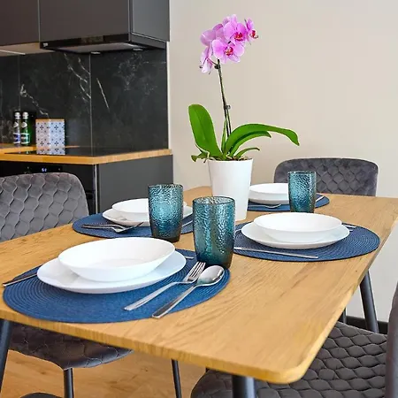 Praktyczny Z Cichym Tarasem شقة