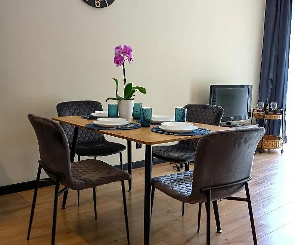 Praktyczny Z Cichym Tarasem * كاتوفيتسه